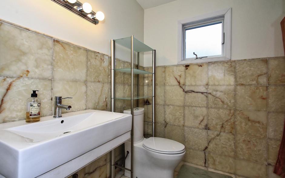 2240 Center Ave Fort Lee New Jersey The Zamir Group Bathroom
