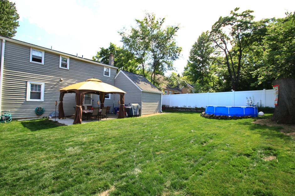 Privacy Fenced Yard with Pool!